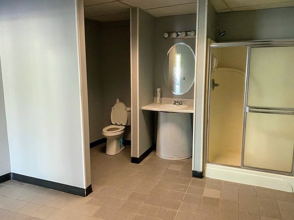Gym For Lease: 3900 Hixson Pike, Chattanooga, TN 37415